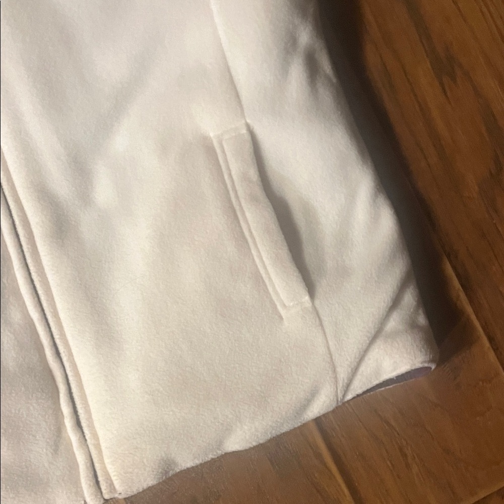 NWOT IZOD Women's Purple and White Puffer Reversible Vest - Picture 13 of 16